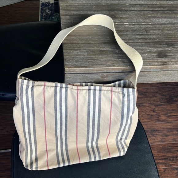 GUC Authentic Burberry canvas tote bag - Picture 7 of 12